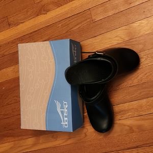 Dansko Ingrid Black Oiled, New with box, size 8.5 (39)